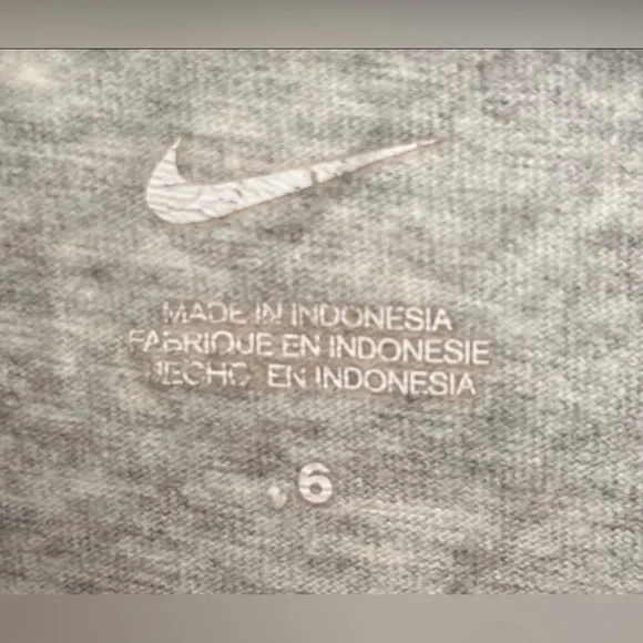 Boy’s Nike “Awesome” Long Sleeve Tee. Size 6. Color Grey and Black. - Picture 3 of 4